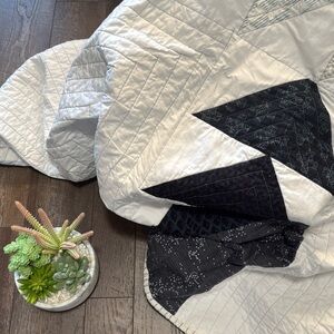 NWT Handmade twin size quilt white black gray